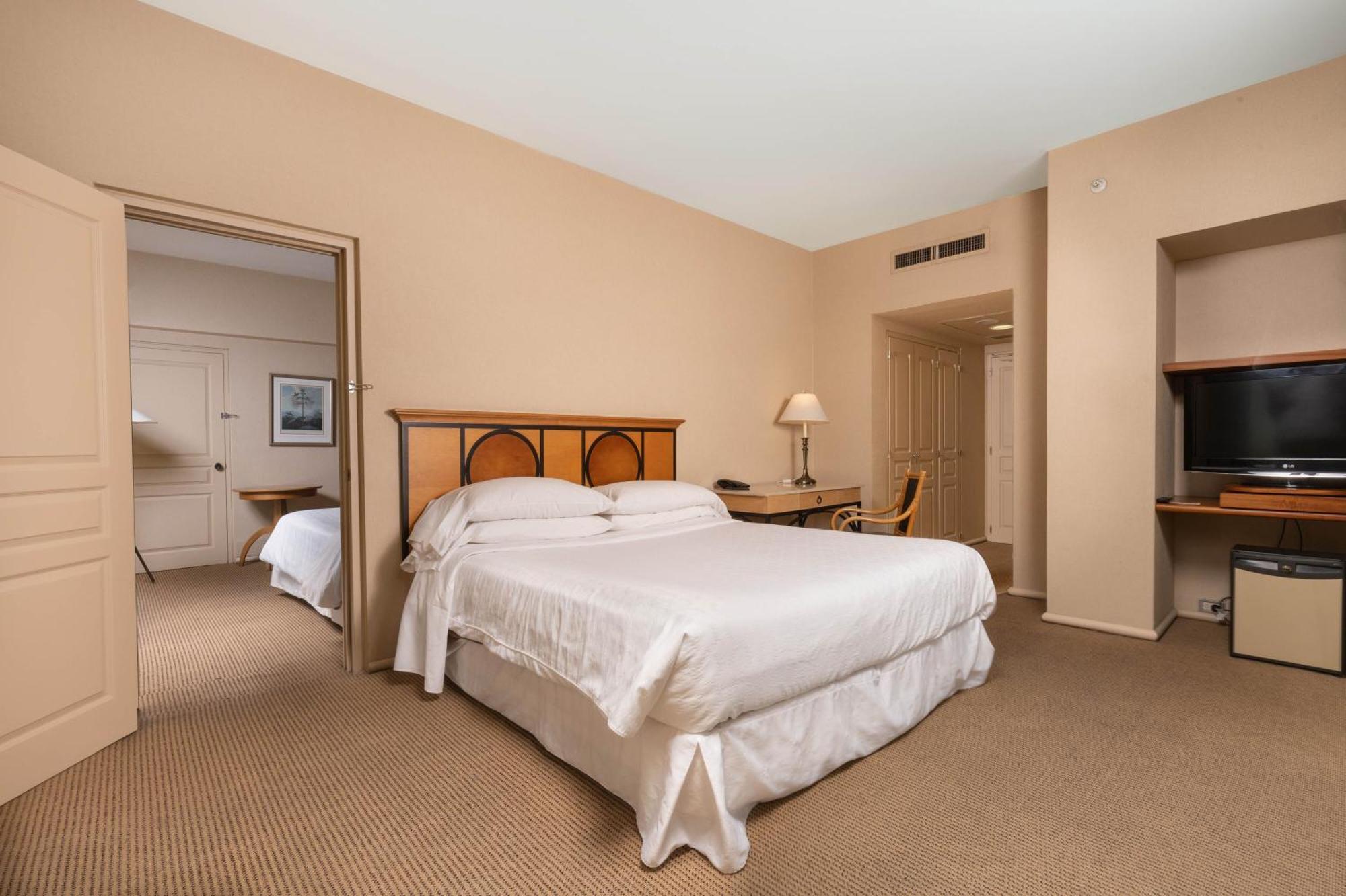 2 Bedroom Junior Suite, City view, Corner room