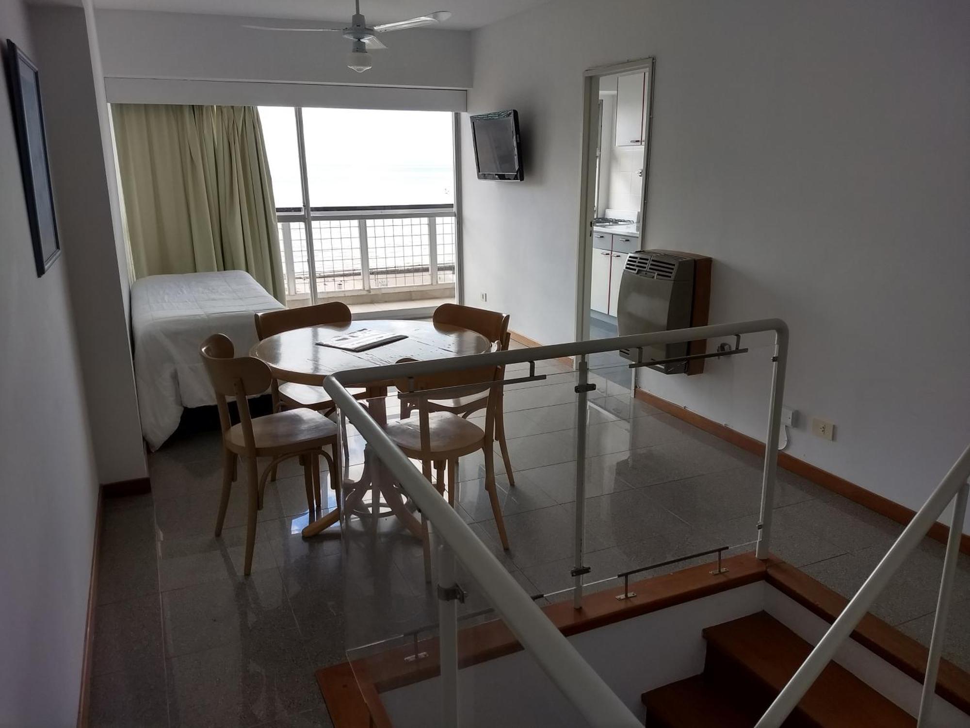Dúplex 3 ambientes sin aire acondicionado con vistas laterales al mar - Planta 10